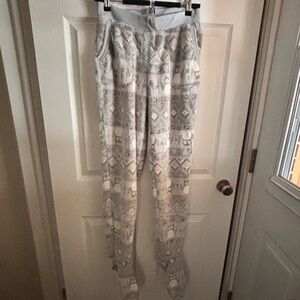 La Vie En Rose Light Gray Patterned pj pants with feet